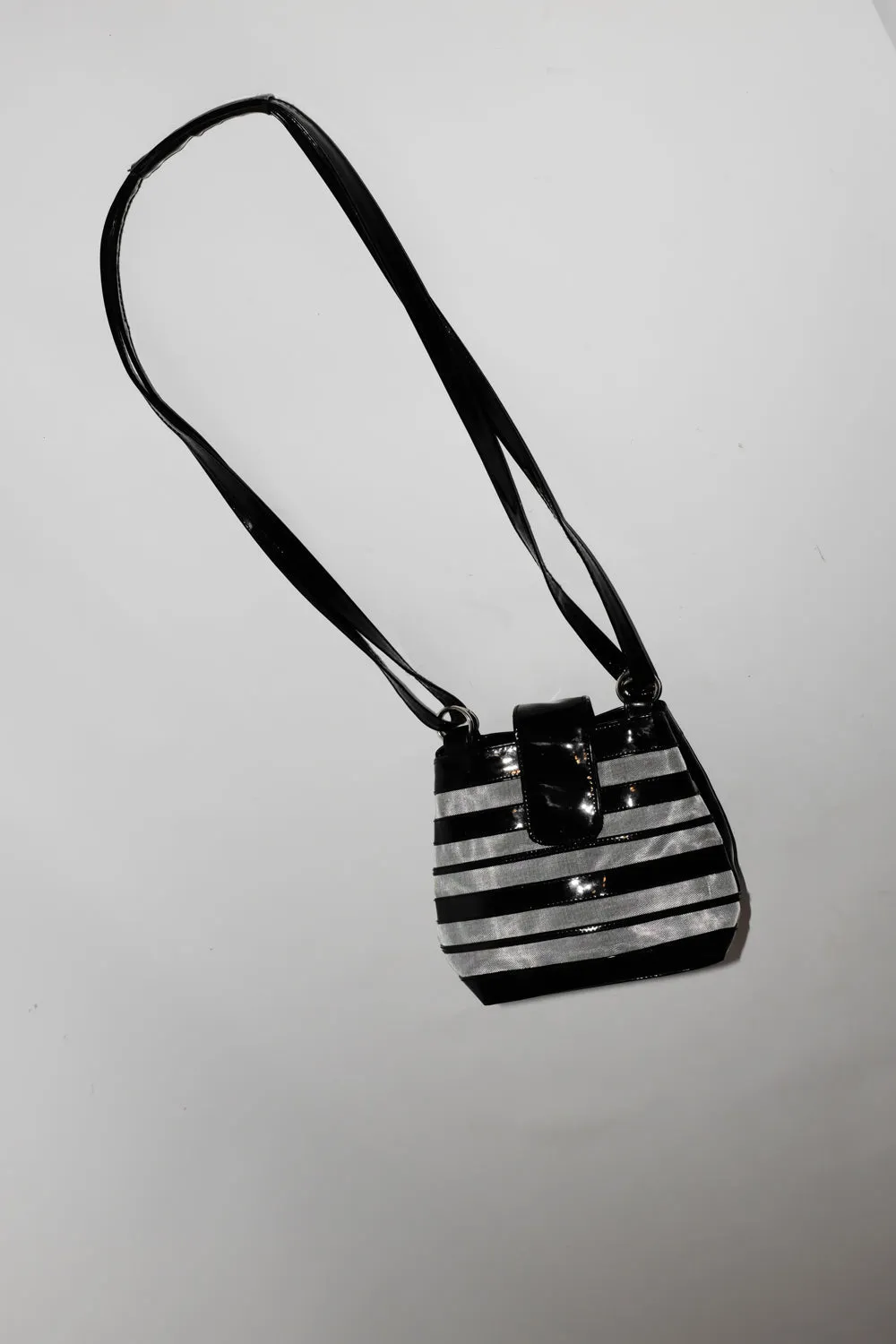 0040_PATENT STRIPED VINTAGE BAG