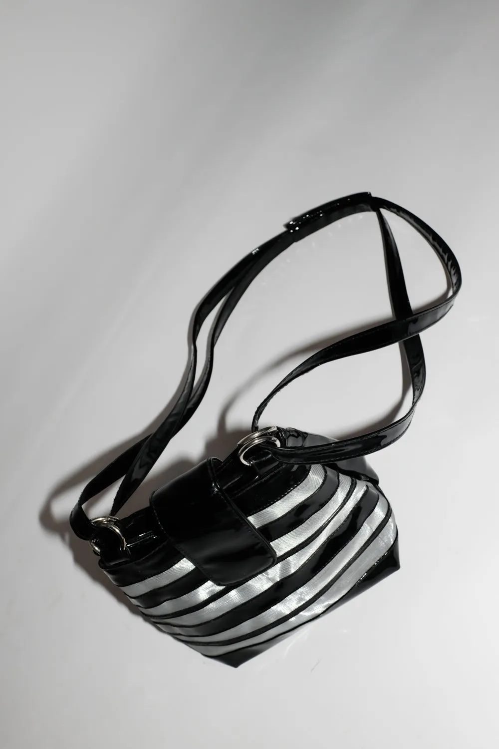 0040_PATENT STRIPED VINTAGE BAG