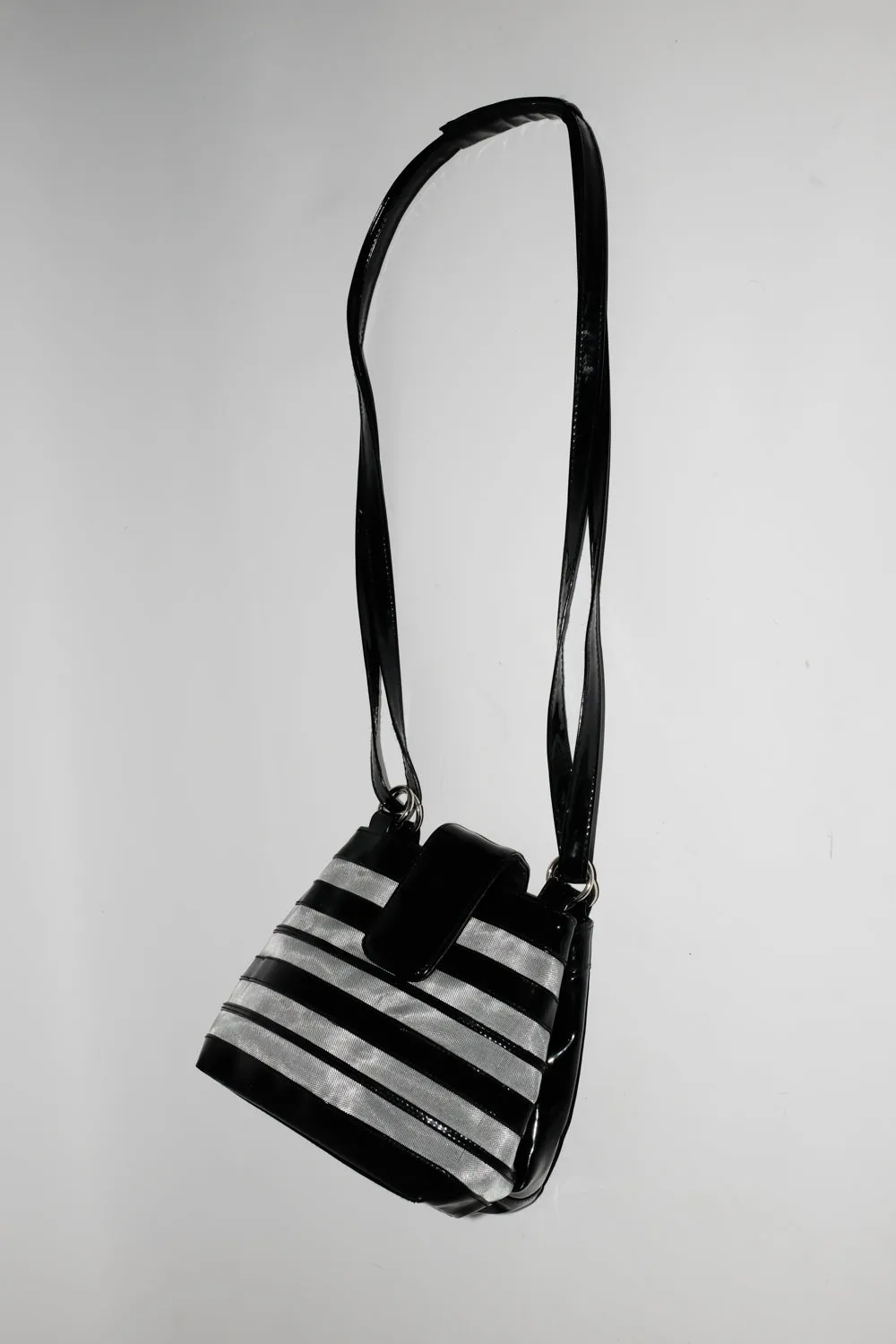 0040_PATENT STRIPED VINTAGE BAG