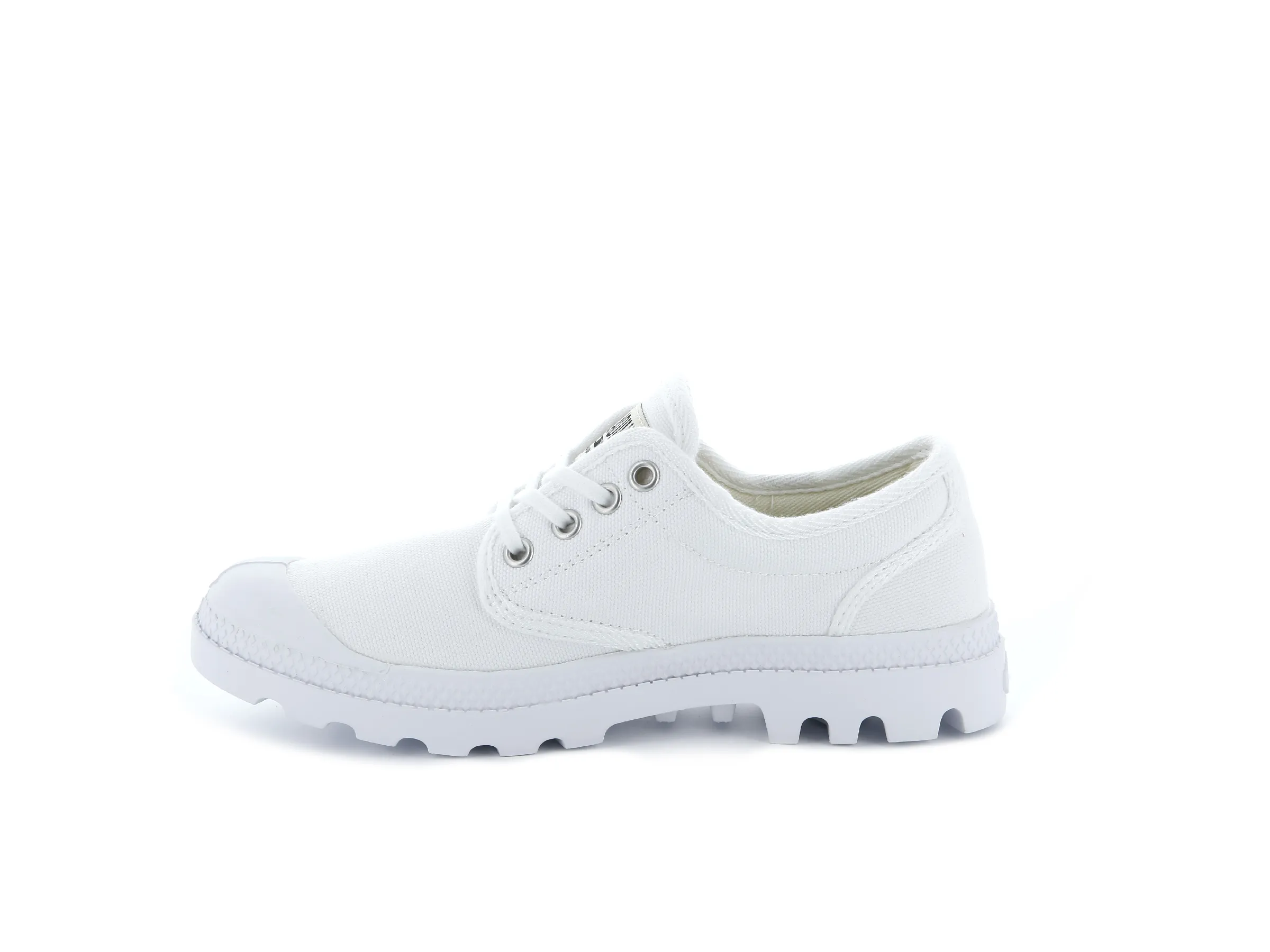 Sure! Here’s an optimized title for your e-commerce product:

**Pampa Original Oxford Sneakers - White/White** 

This title clearly conveys the products name, style, and color while being concise and appealing for online shoppers.