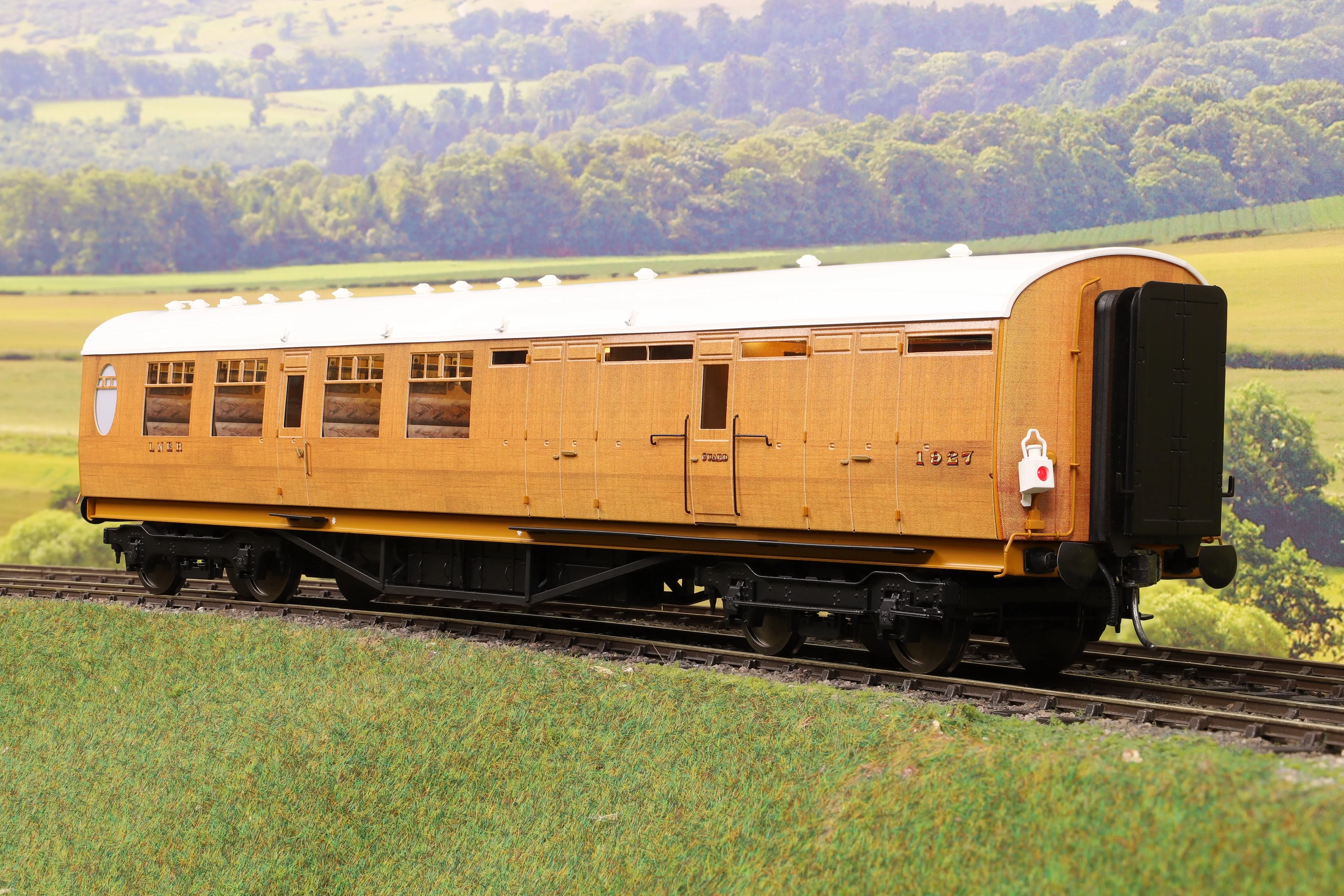 Darstaed D24-1-02A Finescale O Gauge LNER Thompson Mainline BTK (Brake/Third Class) Coach, Teak '1927'