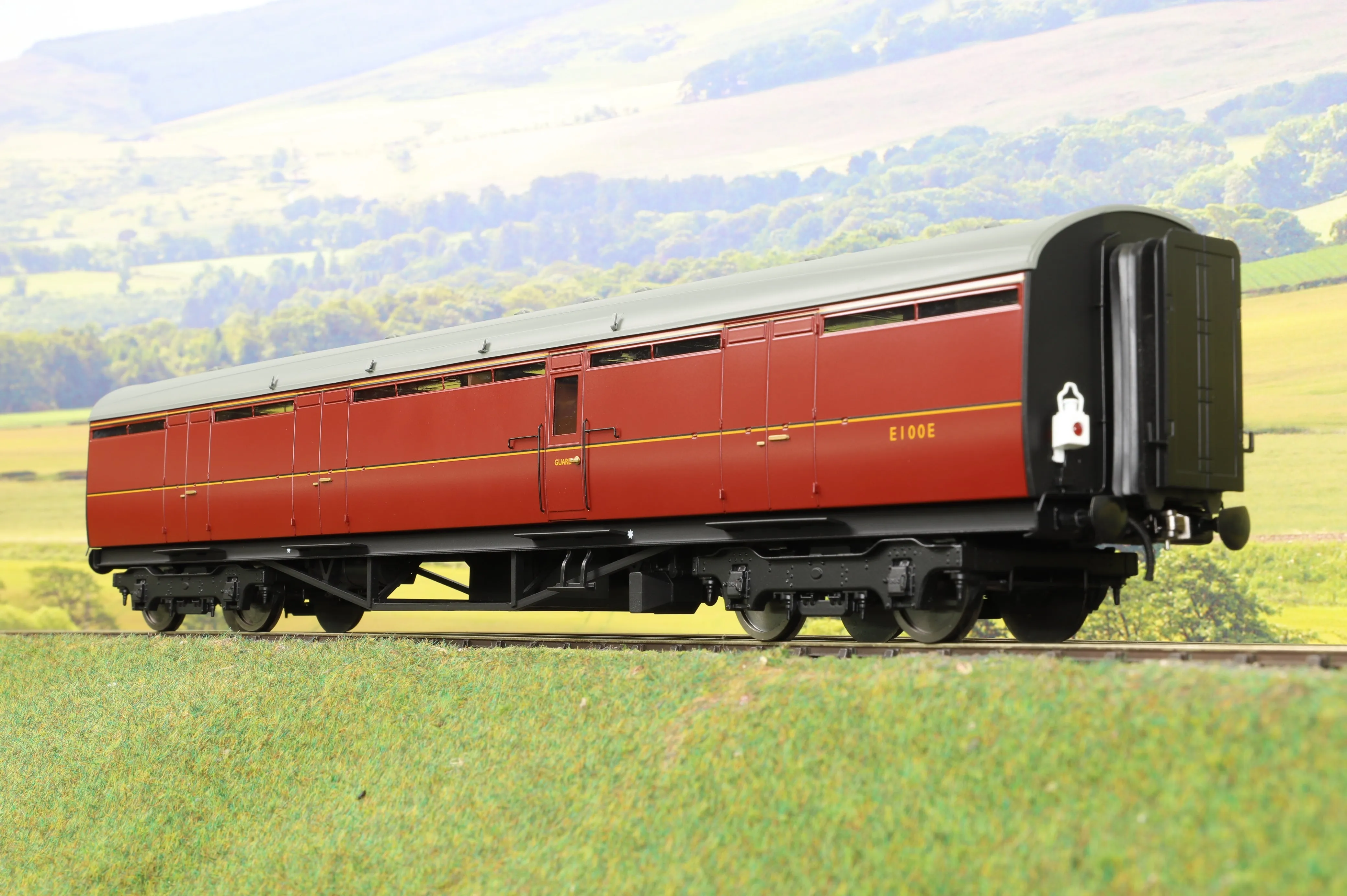 Darstaed D24-4-07A Finescale O Gauge LNER Thompson Mainline BG (Full Brake) Coach, BR Crimson 'E100E'