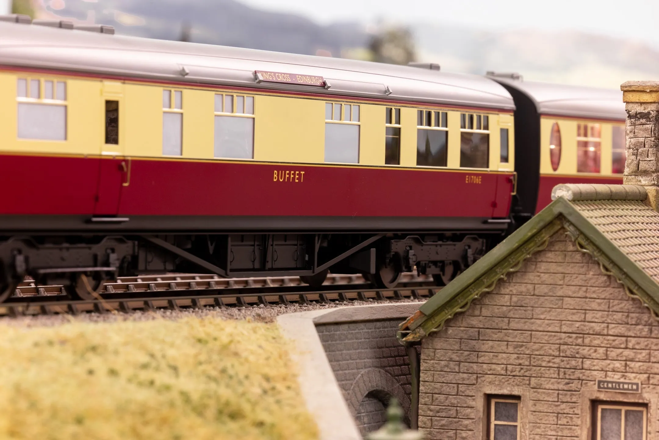 Darstaed D24-ELZ-1B Finescale O Gauge BR (Ex-LNER) Thompson 'The Elizabethan' Set B, 6-Coach Set