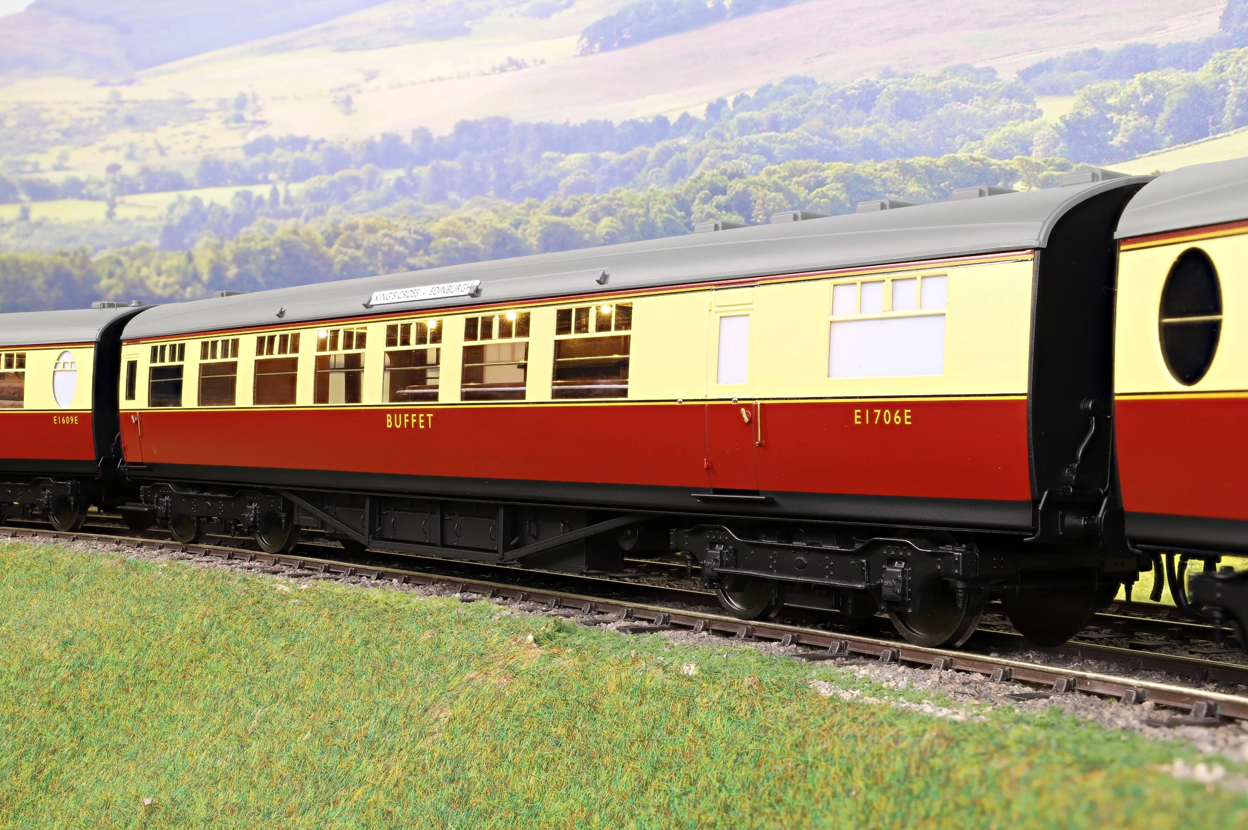 Darstaed D24-ELZ-1B Finescale O Gauge BR (Ex-LNER) Thompson 'The Elizabethan' Set B, 6-Coach Set