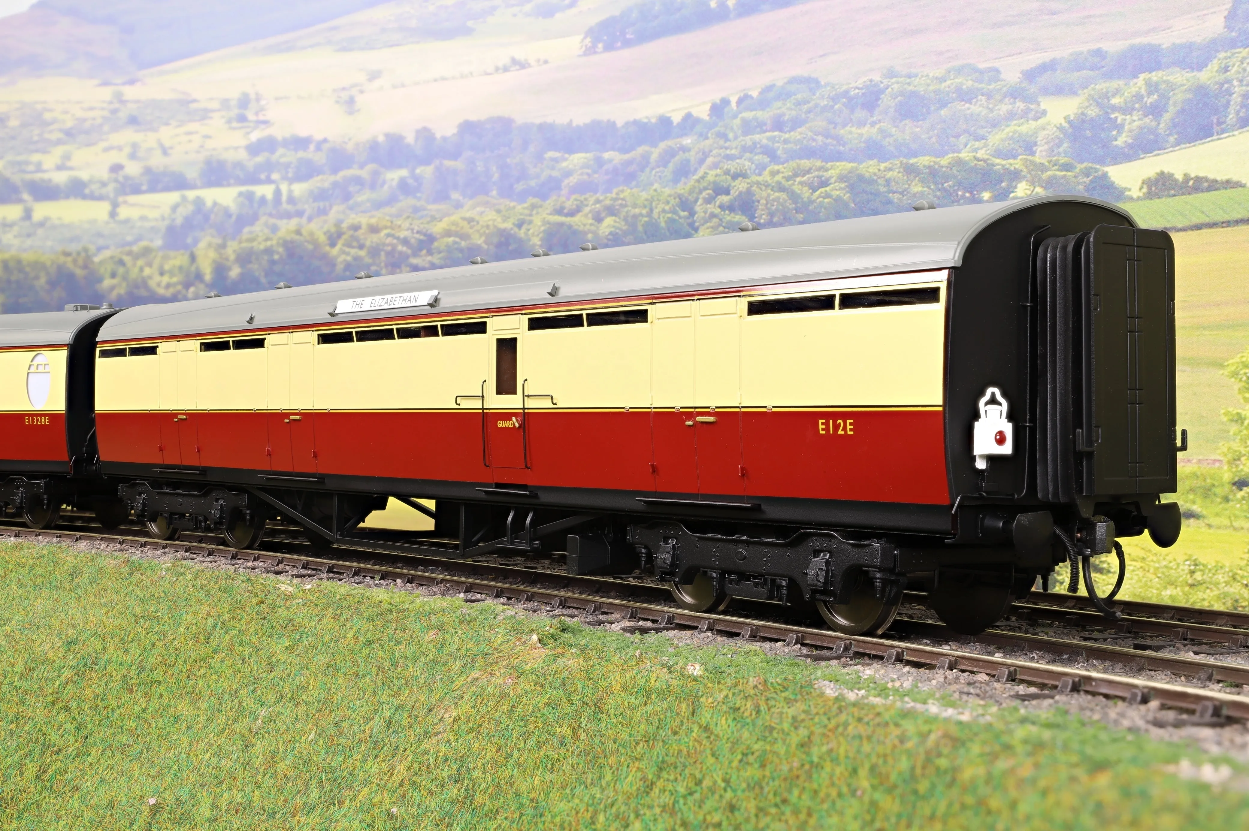 Darstaed D24-ELZ-1B Finescale O Gauge BR (Ex-LNER) Thompson 'The Elizabethan' Set B, 6-Coach Set