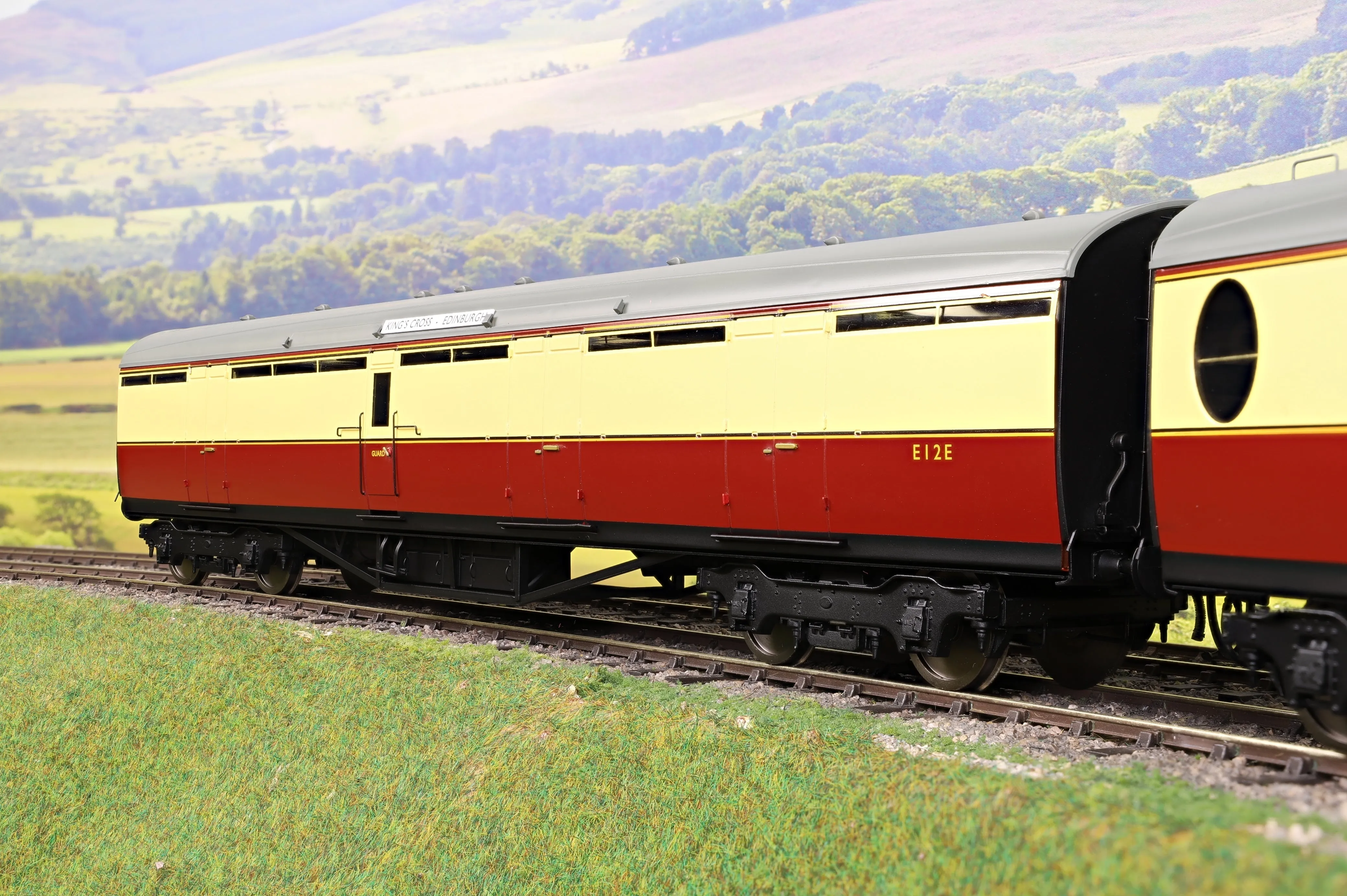 Darstaed D24-ELZ-1B Finescale O Gauge BR (Ex-LNER) Thompson 'The Elizabethan' Set B, 6-Coach Set