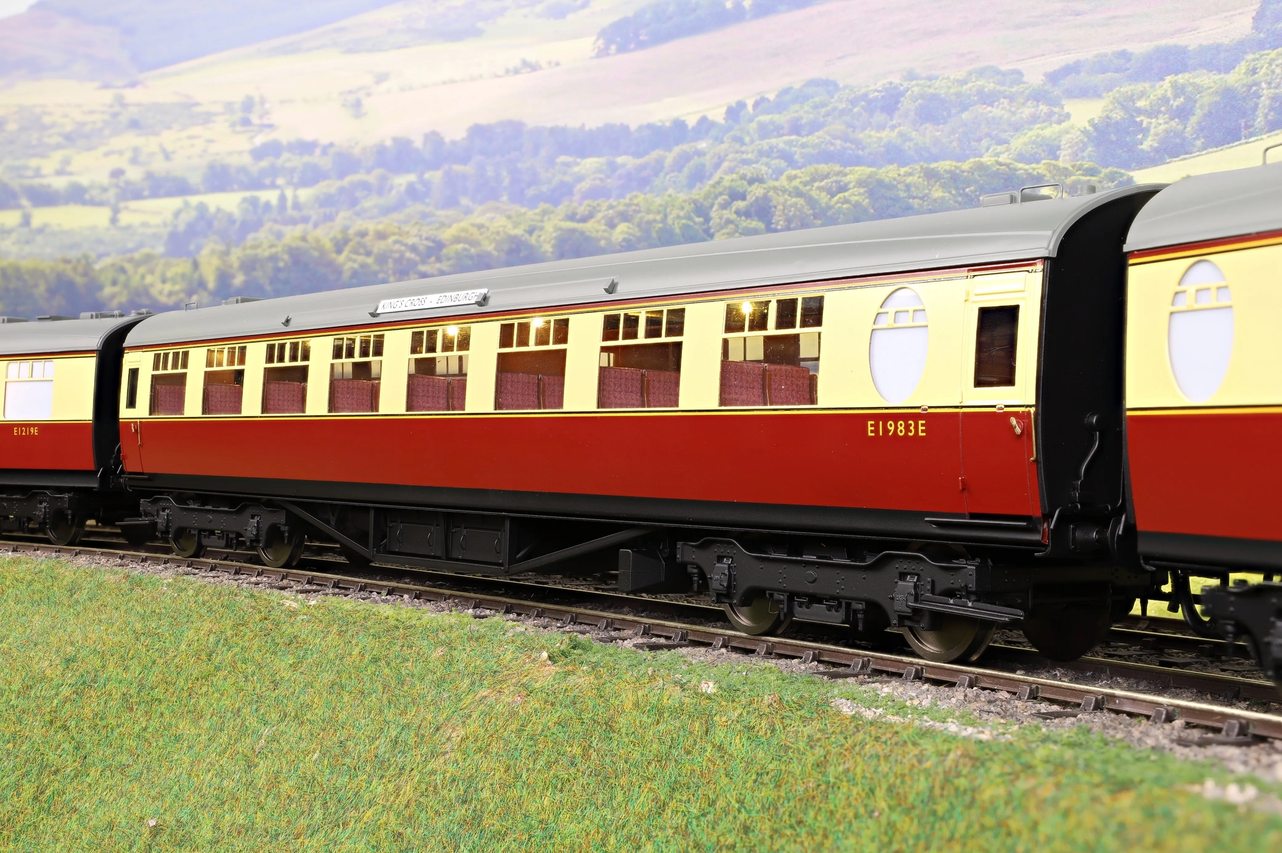 Darstaed D24-ELZ-1B Finescale O Gauge BR (Ex-LNER) Thompson 'The Elizabethan' Set B, 6-Coach Set