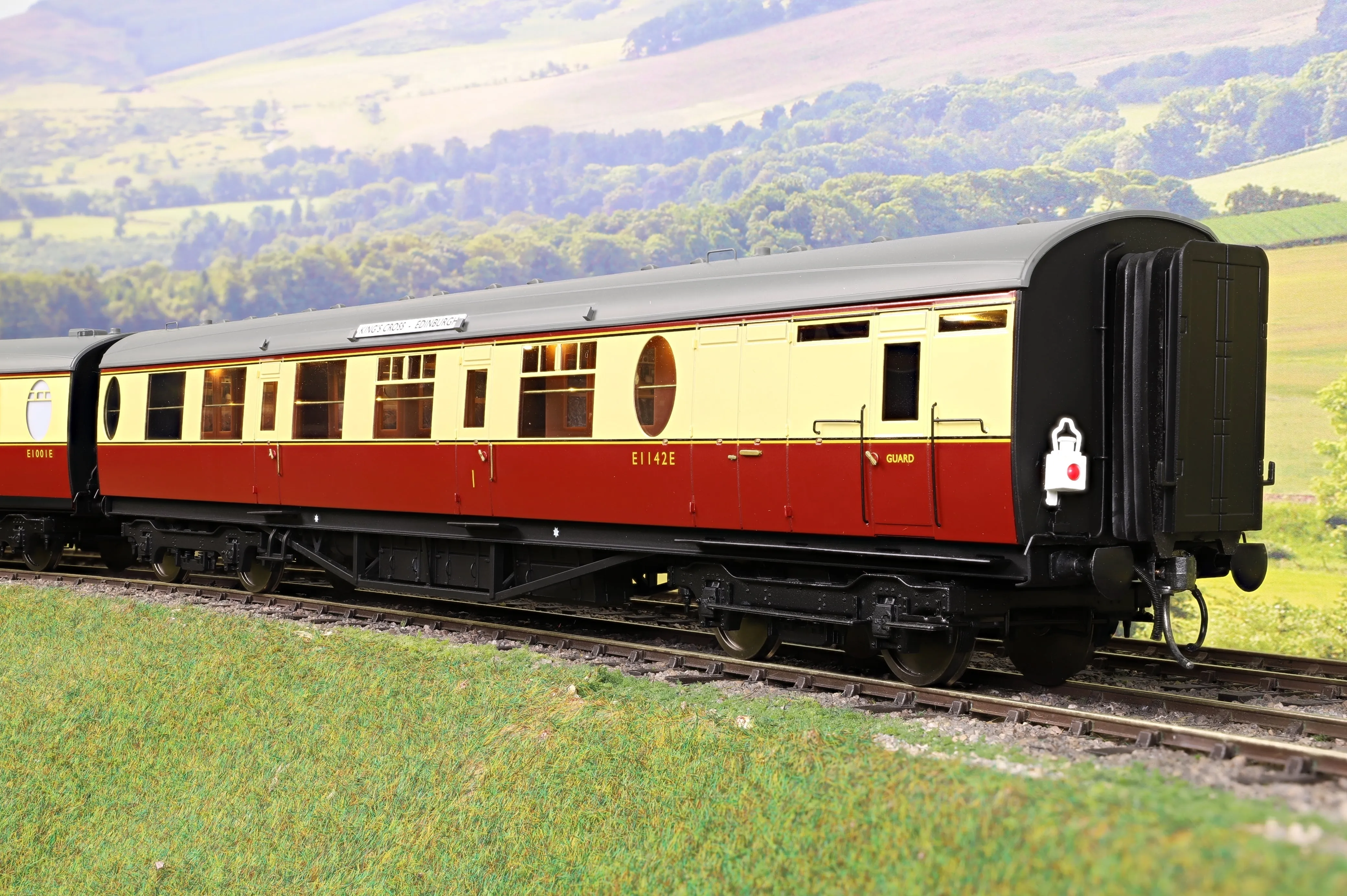 Darstaed D24-ELZ-1B Finescale O Gauge BR (Ex-LNER) Thompson 'The Elizabethan' Set B, 6-Coach Set