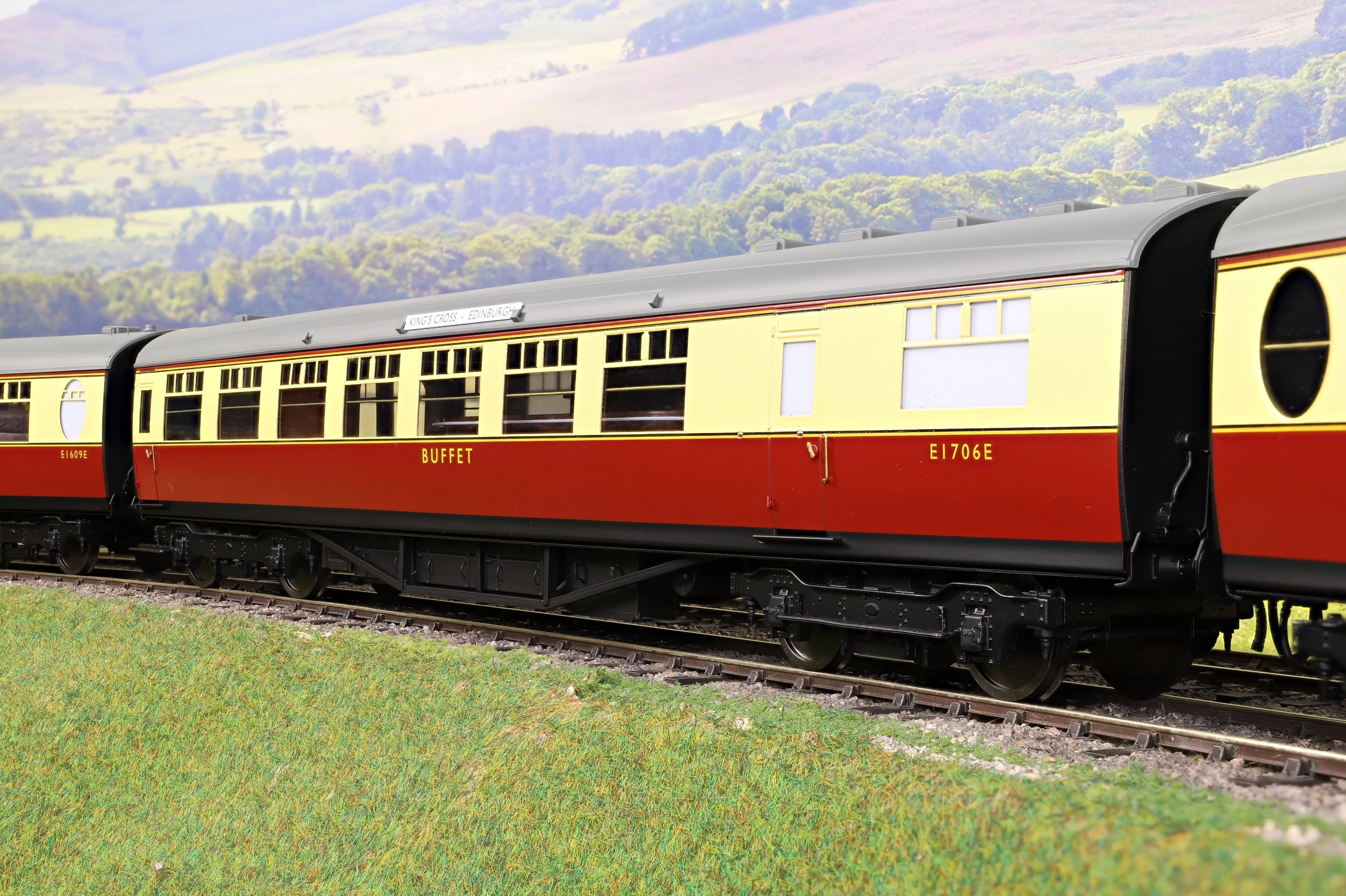 Darstaed D24-ELZ-1B Finescale O Gauge BR (Ex-LNER) Thompson 'The Elizabethan' Set B, 6-Coach Set