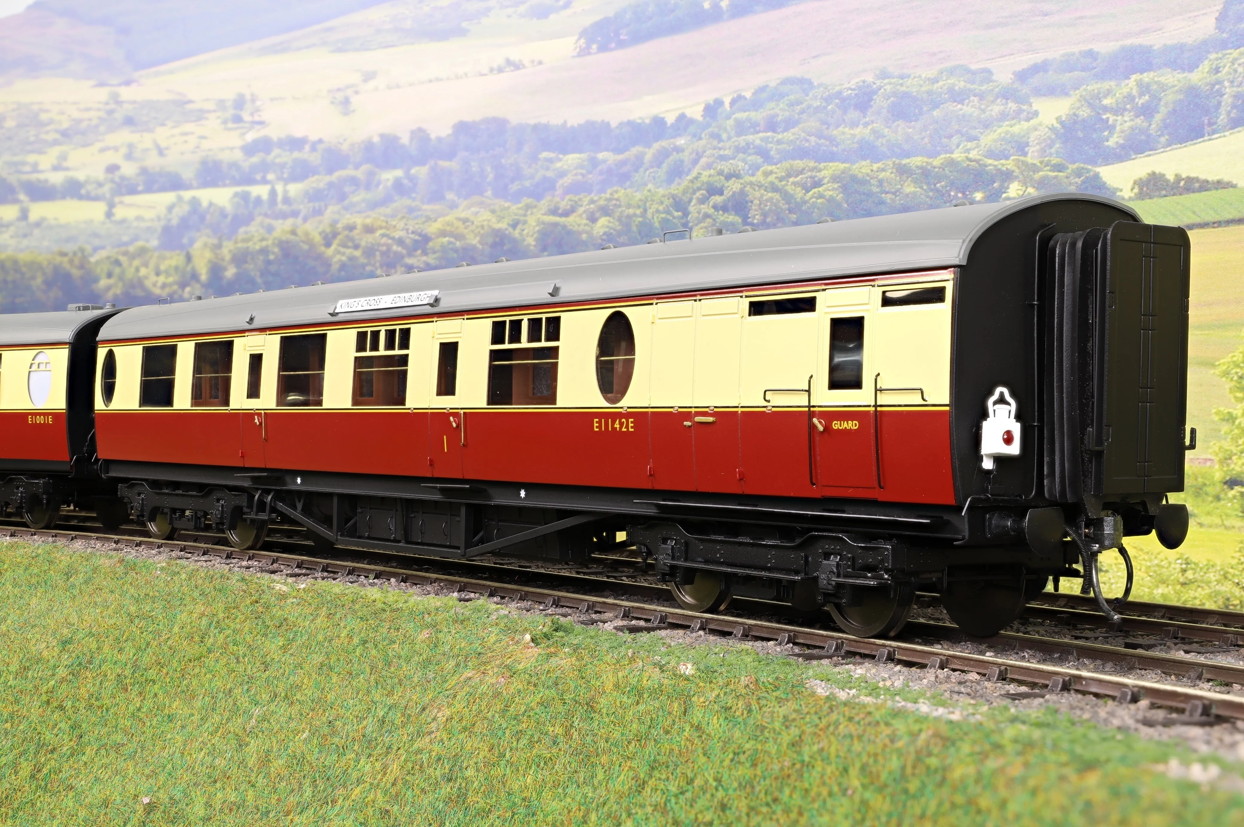 Darstaed D24-ELZ-1B Finescale O Gauge BR (Ex-LNER) Thompson 'The Elizabethan' Set B, 6-Coach Set