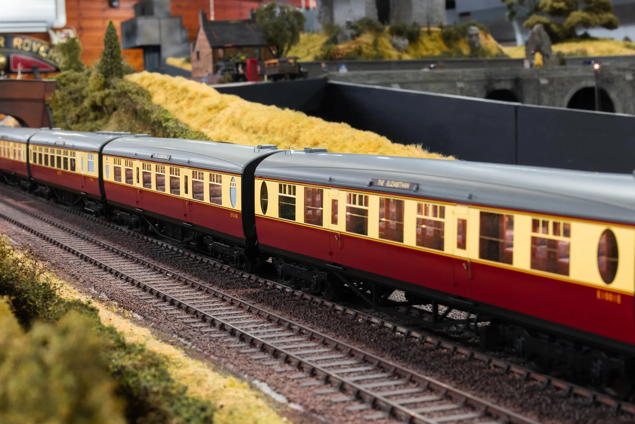 Darstaed D24-ELZ-1B Finescale O Gauge BR (Ex-LNER) Thompson 'The Elizabethan' Set B, 6-Coach Set