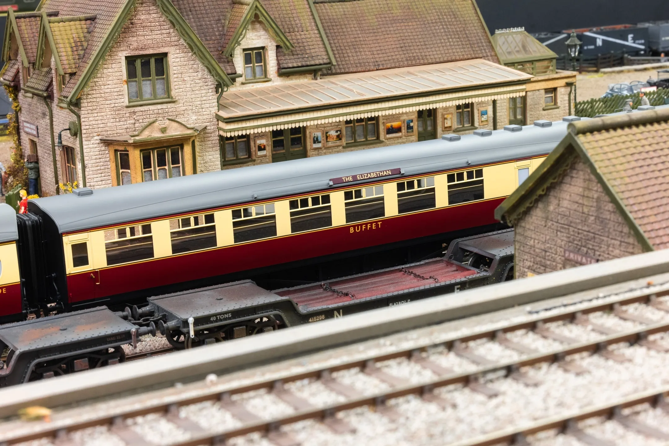 Darstaed D24-ELZ-1B Finescale O Gauge BR (Ex-LNER) Thompson 'The Elizabethan' Set B, 6-Coach Set