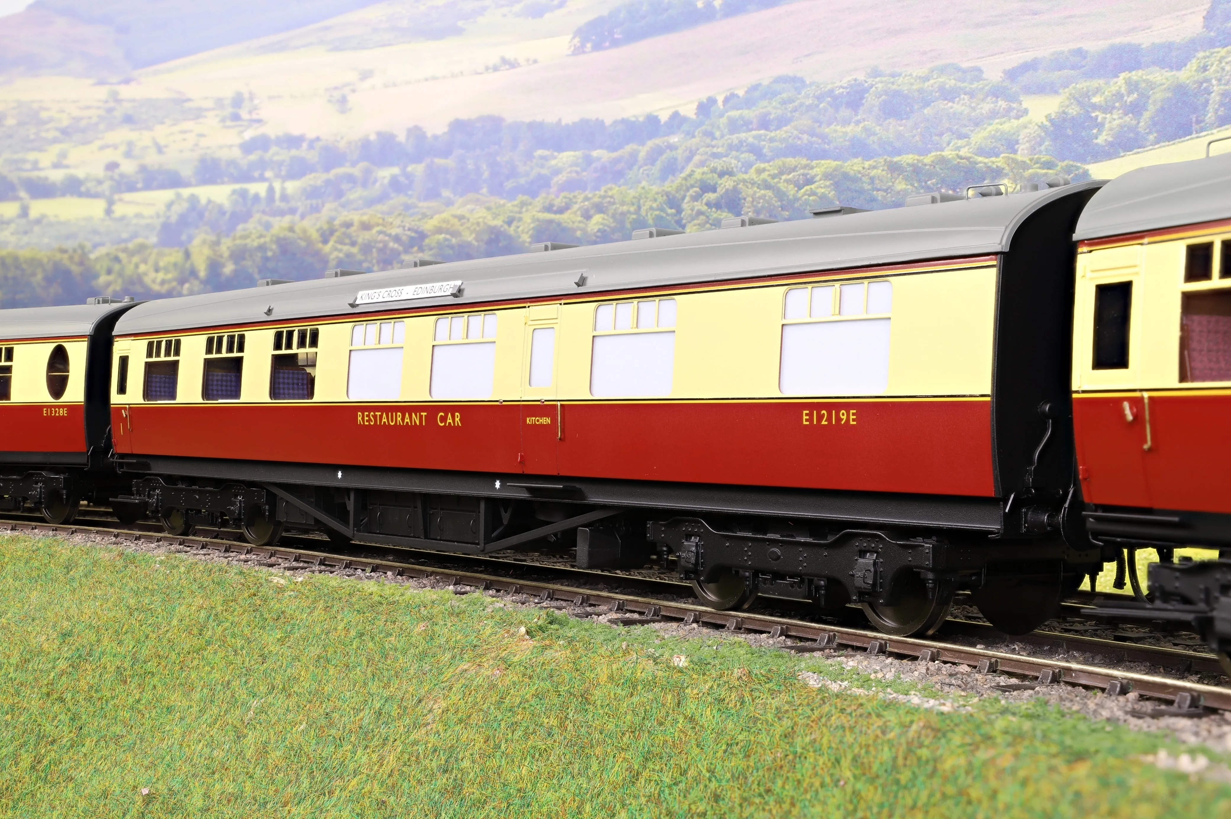 Darstaed D24-ELZ-1B Finescale O Gauge BR (Ex-LNER) Thompson 'The Elizabethan' Set B, 6-Coach Set