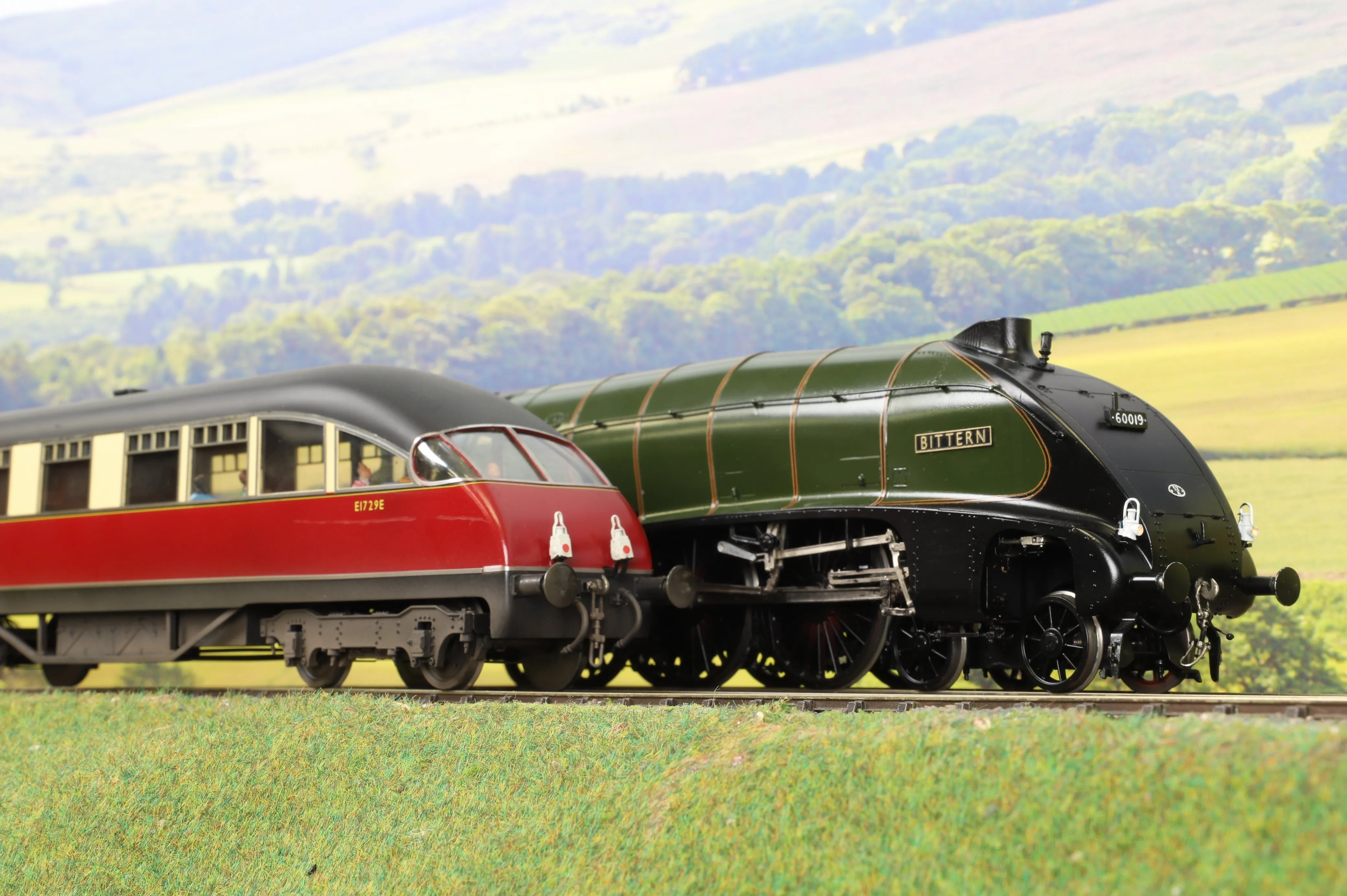 Golden Age Models O Gauge Set of 9 'West Riding Limited' BR Crimson/Cream Articulated Coaches