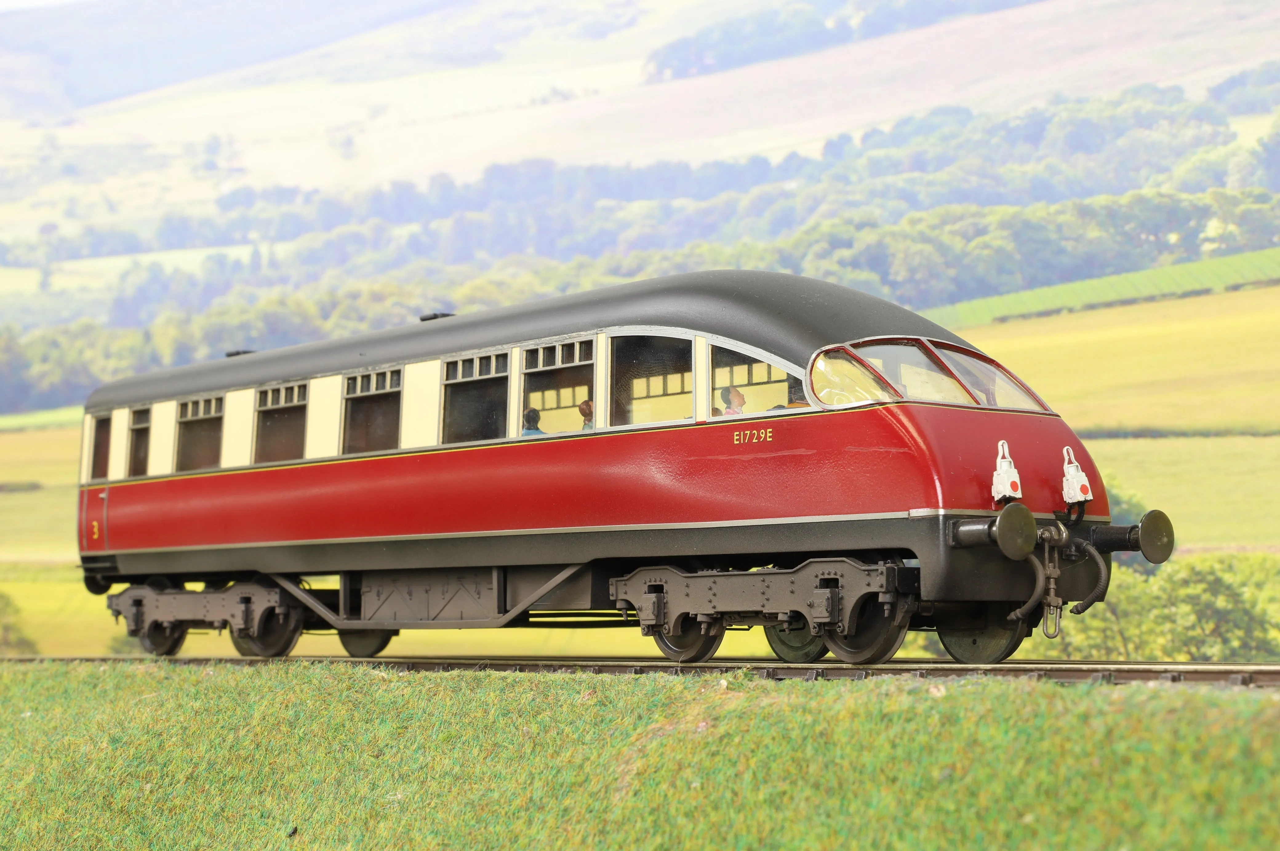 Golden Age Models O Gauge Set of 9 'West Riding Limited' BR Crimson/Cream Articulated Coaches