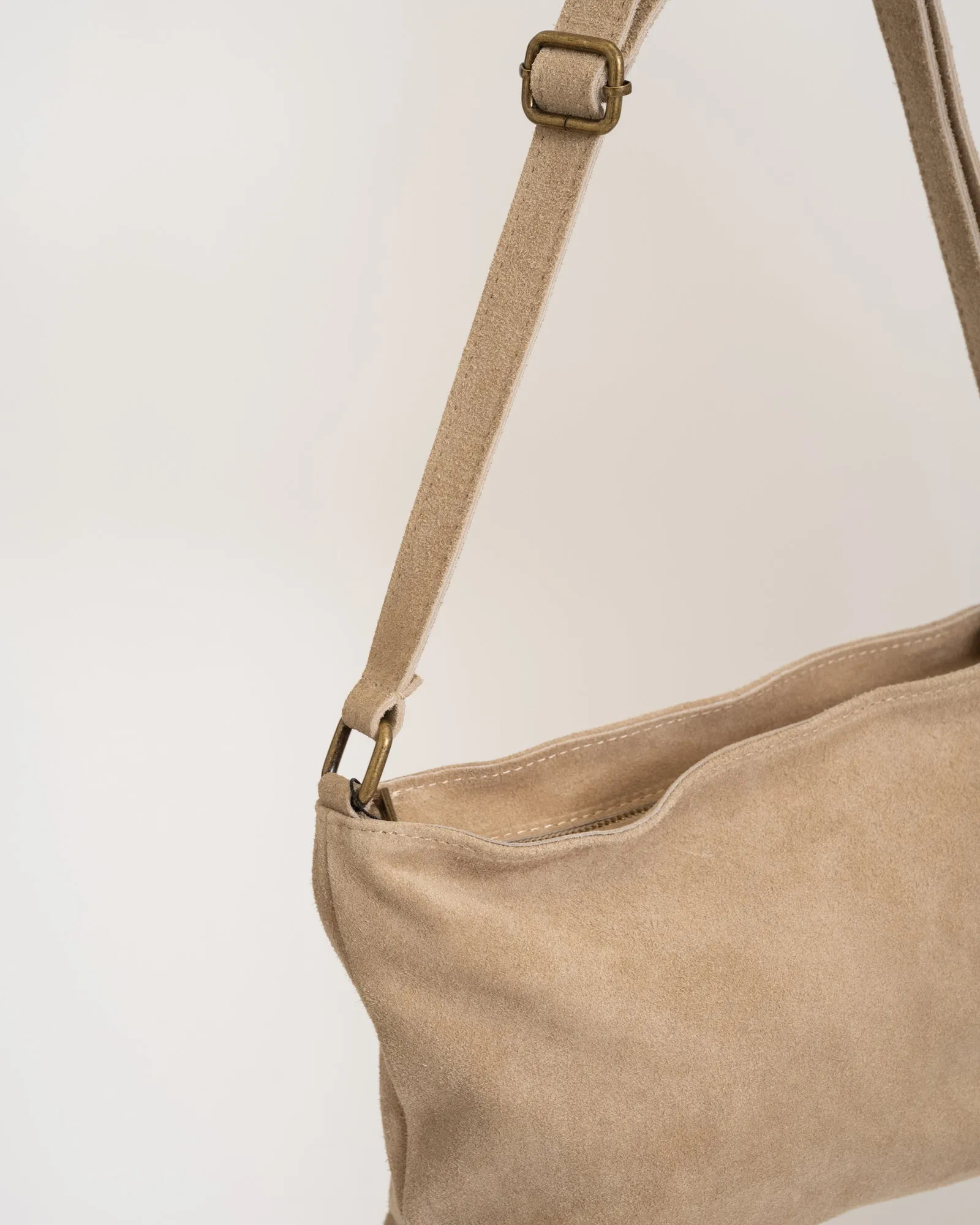 Karin Suede Bag Sand