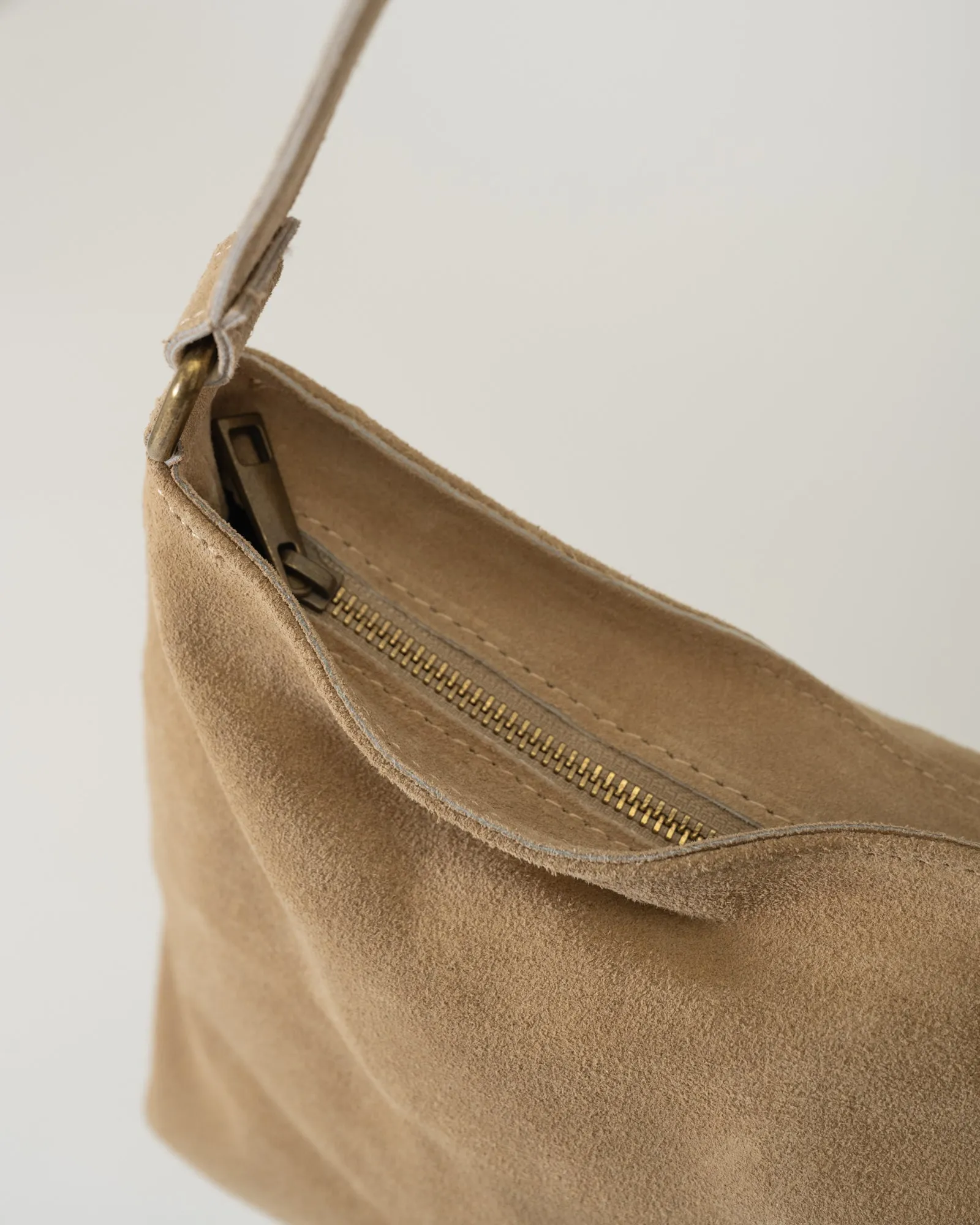 Karin Suede Bag Sand